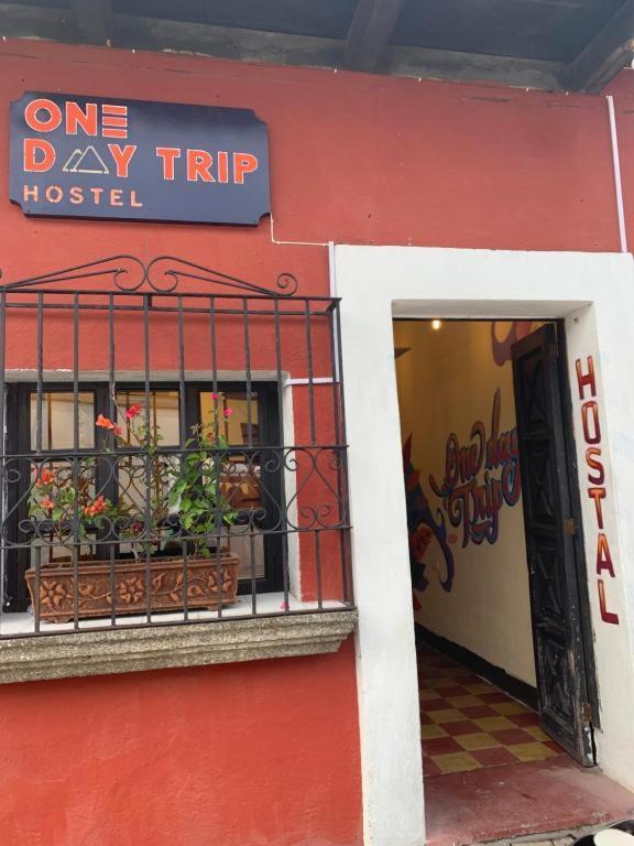 One Day Trip Hostel Антигуа-Гватемала Экстерьер фото